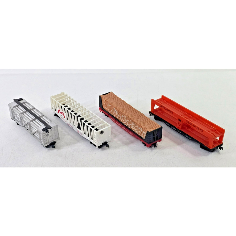 4 Vintage TYCO HO Scale Transport Train Cars